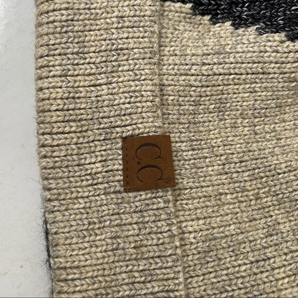 CC beanie  pom pom hat one size - Picture 2 of 6